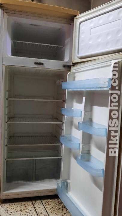 KELVINATOR REFRIGERATOR.